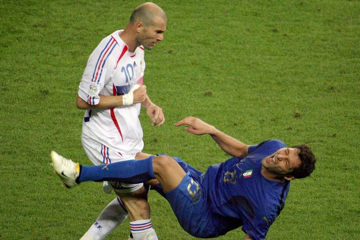 Szalone historie: Zidane kończy karierę "z byka" Zinedine Zidane