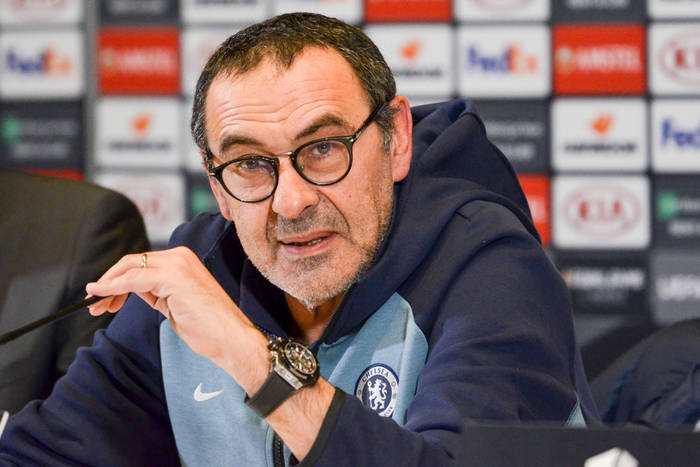 Maurizio Sarri wyjaśnił swoje zachowanie podczas meczu z Eintrachtem. "Taki mam przesąd" Maurizio Sarri wyjaśnił swoje zachowanie podczas meczu z Eintrachtem. "Taki mam przesąd"