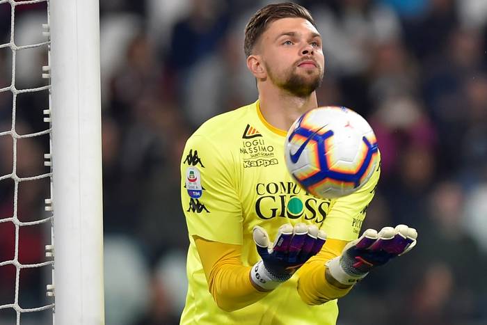Cagliari Calcio pokonało Fiorentinę. Bartłomiej Drągowski pięć razy wyciągał piłkę z siatki Drągowski Bartłomiej