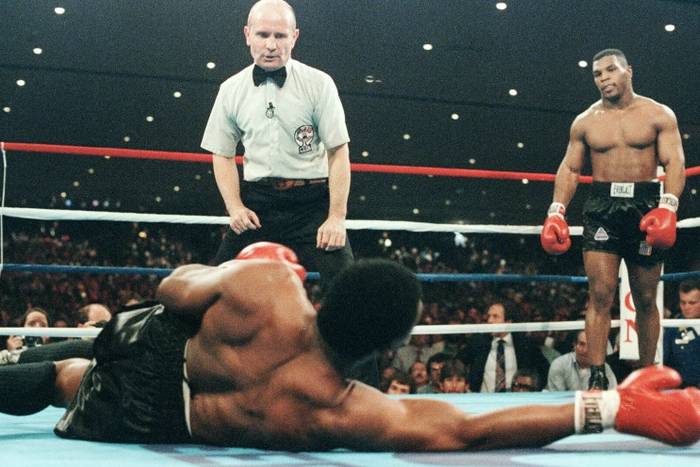 Największe nokauty w boksie. Przerażające, efektowne i brutalne zakończenia walk Mike Tyson