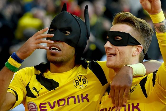 Najfajniejsze "cieszynki" piłkarzy. Przebieranki Aubameyanga, skoki w trybuny i taniec na pośladkach Pierre-Emerick Aubameyang Marco Reus