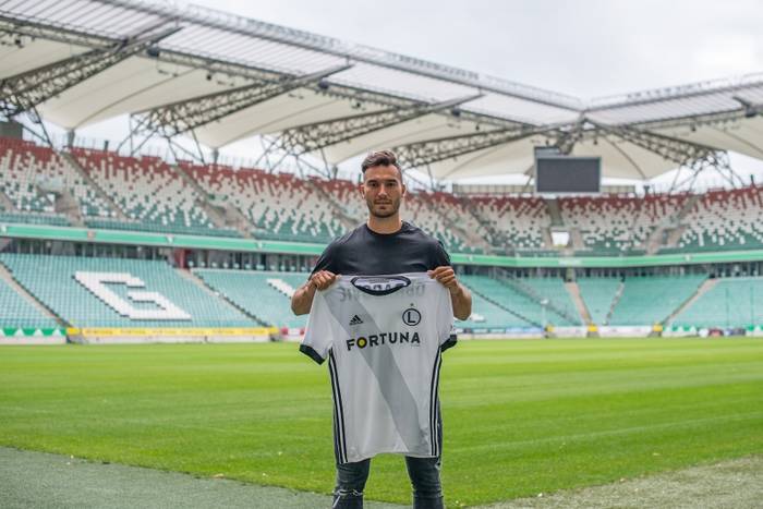 Legia Warszawa potwierdza kolejny transfer. Lewy obrońca podpisał kontrakt