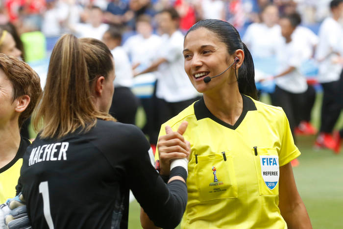 Historyczna decyzja UEFA. Mecz o Superpuchar Europy poprowadzi kobieta