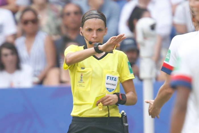 Trzy kobiety poprowadzą mecze na MŚ 2022. To przełomowy moment w historii futbolu