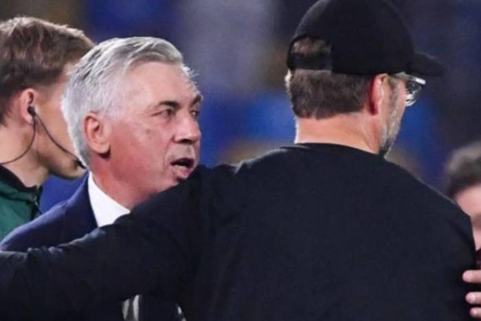 Co Carlo Ancelotti powiedział Jurgenowi Kloppowi po meczu Napoli z Liverpoolem? Włoch wyjaśnił sytuację Carlo Ancelotti