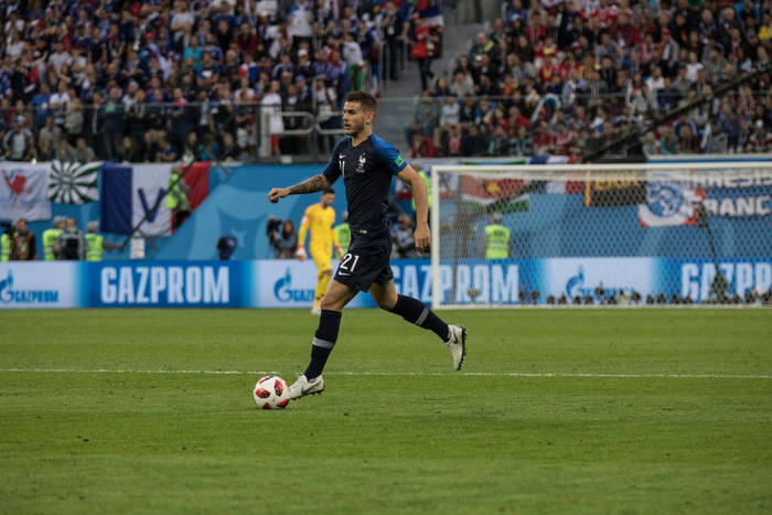 Lucas Hernandez: Musieliśmy pokazać solidarność, bo piłkarze są uprzywilejowani Lucas Hernandez: Musieliśmy pokazać solidarność, bo piłkarze są uprzywilejowani