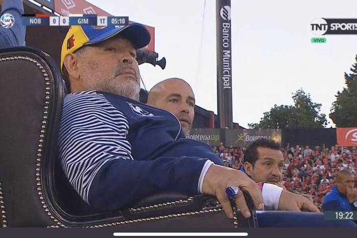 Diego Maradona zasiadł na tronie. Zaskakujące sceny w lidze argentyńskiej