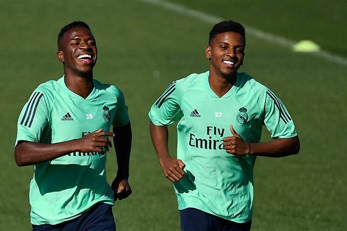 Media: Bohater Realu Madryt był dogadany z Barceloną i zerwał umowę. To nie pierwszy taki przypadek Rodrygo Goes Vinicius Junior