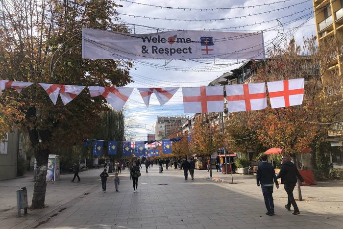 Anglicy niesamowicie przywitani w Kosowie. Miła odmiana od bułgarskiego piekła Prisztina
