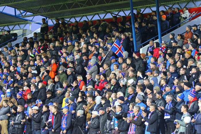 Rumuni przerażeni stadionem narodowym Islandii. Islandczycy odpierają zarzuty. "Taki mamy klimat w Europie"