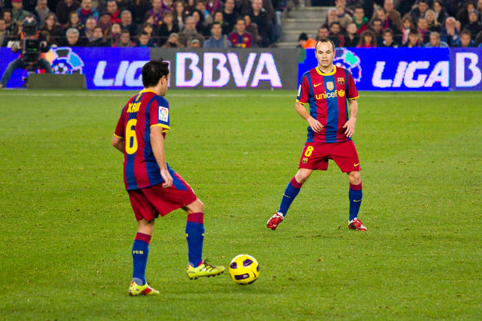 Duet Xavi-Iniesta znowu w Barcelonie? "To brzmi dobrze, ale jeszcze nie teraz"