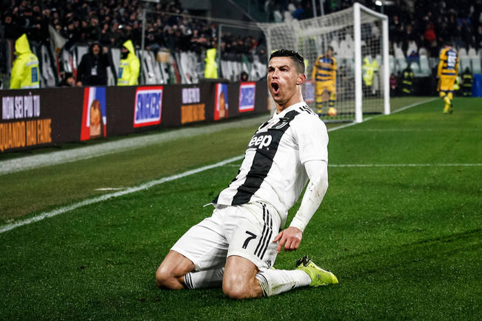 "Cristiano Ronaldo jest najlepszym piłkarzem wszech czasów. Zostanie w Juventusie, bo jest tam szczęśliwy"