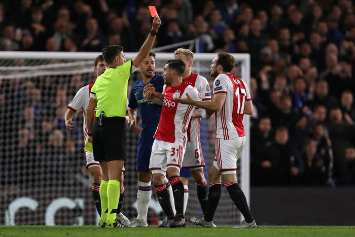 Ajax Amsterdam został skrzywdzony w Lidze Mistrzów. Sędziowie wytknęli rażące błędy swojemu koledze Ajax Amsterdam został skrzywdzony w Lidze Mistrzów. Sędziowie wytknęli rażące błędy swojemu koledze