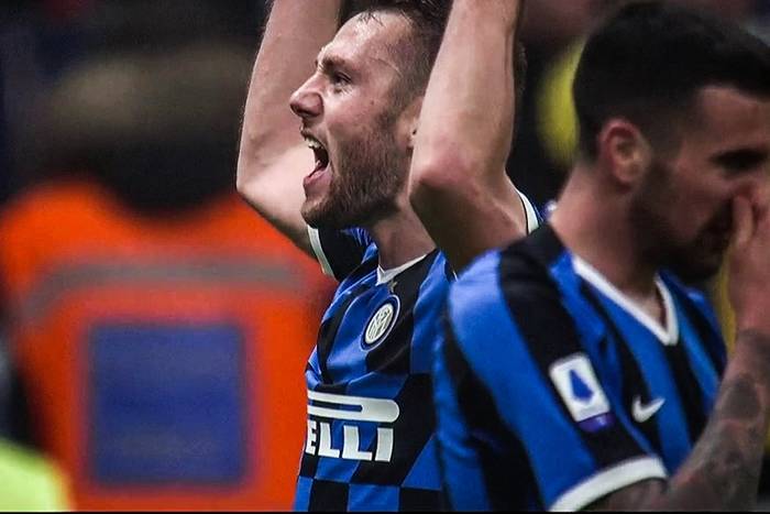 6 goli w kapitalnych derbach Mediolanu! Inter wrócił z zaświatów i dobił AC Milan [WIDEO]