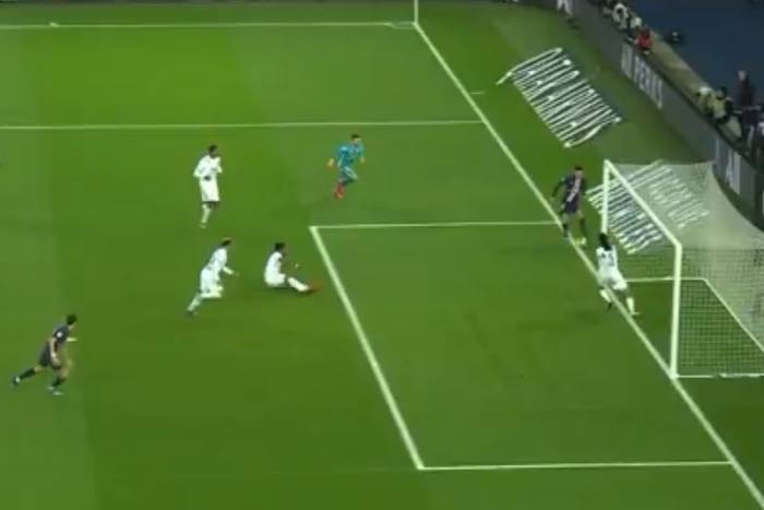 Wygrana PSG w starciu z Olympique Lyon. Absolutnie kuriozalny gol samobójczy [WIDEO]