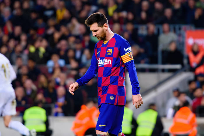 Bezpłodny atak, zajechany Messi, ręcznik w bramce. Uwaga na głowy, FC Barcelona wielkim placem budowy