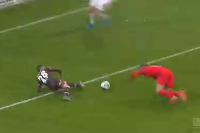 Kuriozalny gol Polaka w 2. Bundeslidze. Kopnął we własną nogę, przewrócił się, a potem trafił [WIDEO]