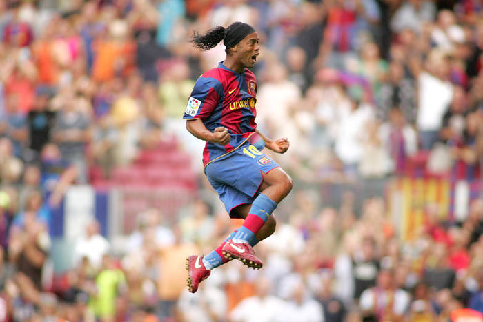 Ronaldinho doradza transfer FC Barcelonie. "Myślę, że pasowałby do zespołu"
