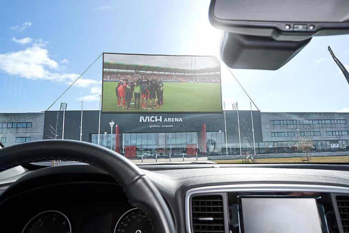 Świetny pomysł FC Midtjylland. Kibice będą oglądać mecze w... kinie samochodowym