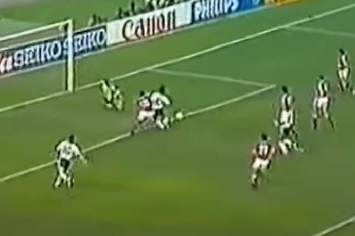 Legenda wspomina mecz z Polską. "Ten gol zmienił moje życie. Skończyło się na transferze do Barcelony" Legenda wspomina mecz z Polską. "Ten gol zmienił moje życie. Skończyło się na transferze do Barcelony"