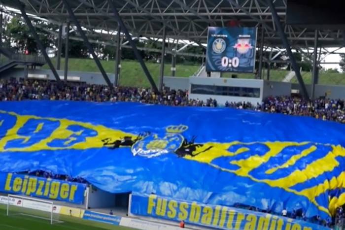 Niemiecki klub sprzedał 150 tysięcy wirtualnych biletów. Wielka pomoc od kibiców Niemiecki klub sprzedał 150 tysięcy wirtualnych biletów. Wielka pomoc od kibiców