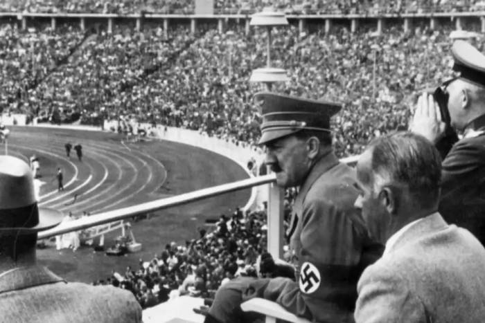 Jedyny mecz piłkarski Adolfa Hitlera. Kompromitacja pod okiem Führera