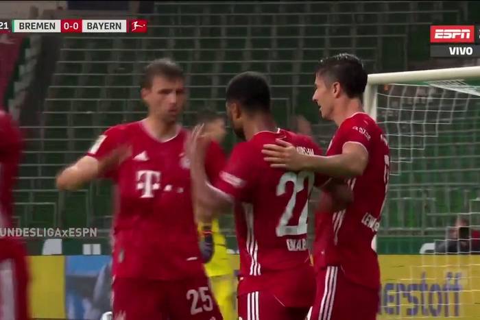 Robert Lewandowski z kolejnym golem w Bundeslidze! Polak pieczętuje mistrzowski tytuł Bayernu [WIDEO]