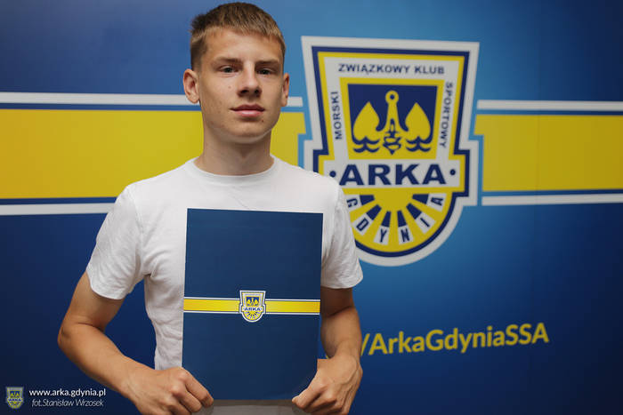 Szesnastolatek podpisał kontrakt z Arką Gdynia. Włączono go do kadry pierwszej drużyny