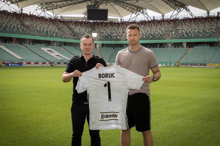 Legia Warszawa potwierdziła podpisanie kontraktu z Arturem Borucem. "Głoście światu powrót króla" [WIDEO]