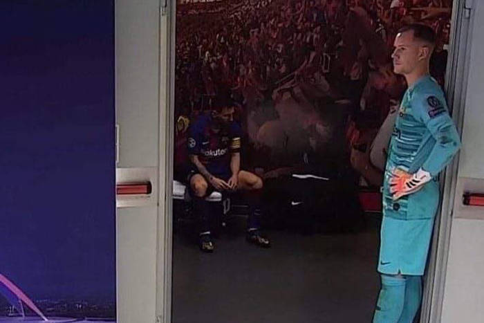 Apatia i pogodzenie z losem. Tak wyglądała szatnia FC Barcelony w przerwie meczu z Bayernem [WIDEO]