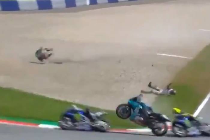 Chwile grozy w MotoGP. Valentino Rossi cudem uniknął koszmarnego wypadku. Mogło dojść do tragedii! [WIDEO]