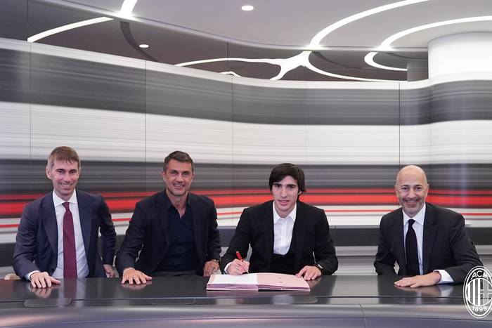 AC Milan pozyskał wielki talent. "Rossoneri" oficjalnie ogłosili transfer pomocnika