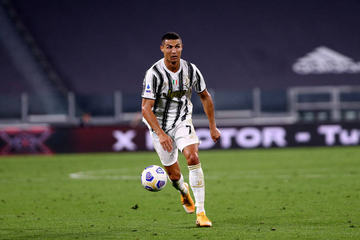 AS Roma nie wykorzystała czerwonej kartki dla piłkarza Juventusu. Dwa gole Cristiano Ronaldo [WIDEO]