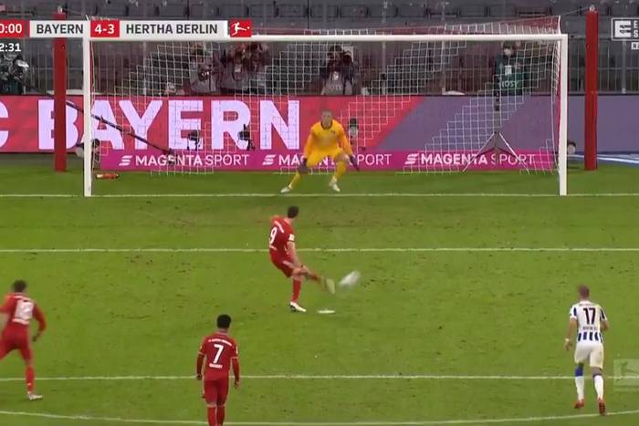 Najlepszy piłkarz Europy dał koncert w meczu Bayernu z Herthą! Cztery gole Roberta Lewandowskiego [WIDEO]