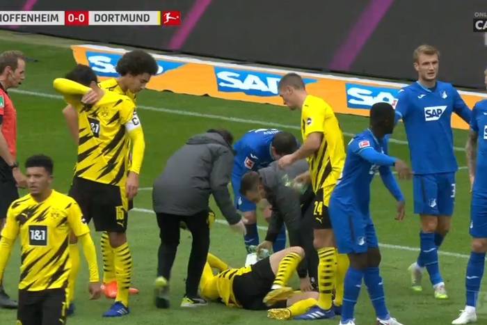 Duży pech Łukasza Piszczka w meczu Borussii Dortmund. Polak dostał w oko od rywala i musiał zejść z boiska