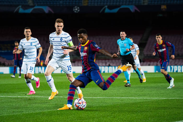 FC Barcelona rozmawia z Ansu Fatim o nowym kontrakcie. "Negocjacje są na dobrej drodze"