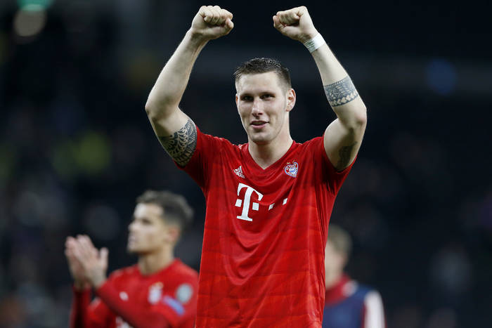 Bayern negocjuje nowy kontrakt z Niklasem Suele. Wiadomo, ile chce mu płacić