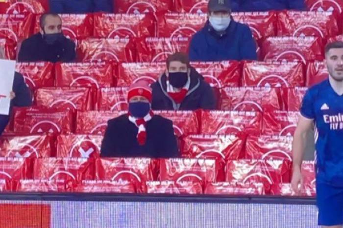 Kibice po dziewięciu miesiącach wrócili na stadion Arsenalu. Brawa od piłkarzy [WIDEO]