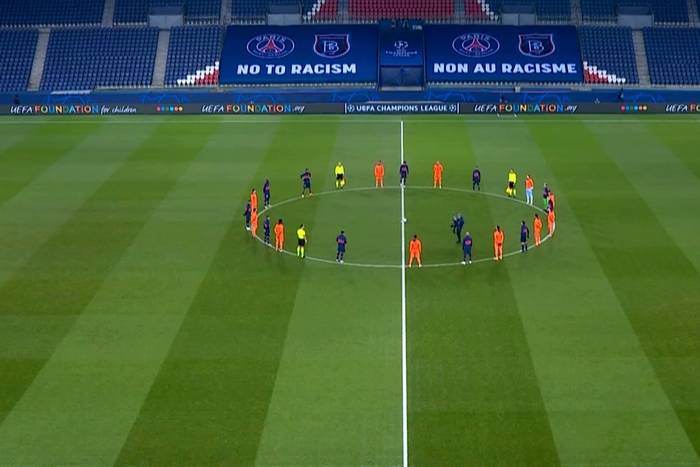 Mecz w Paryżu został dokończony. Podniosłe gesty na boisku, wymowny transparent na trybunach [WIDEO]