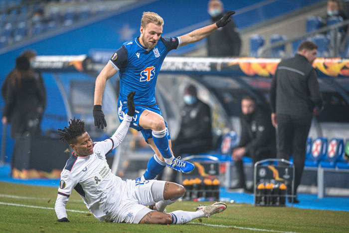 Porażka Lecha Poznań na pożegnanie z Ligą Europy. Piłkarze Rangers FC bezlitośnie wykorzystali błędy [WIDEO]