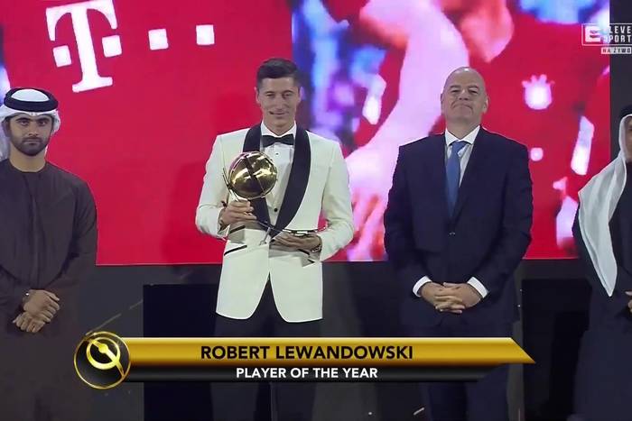 Robert Lewandowski z kolejną nagrodą! Polak został Piłkarzem Roku w plebiscycie Globe Soccer!