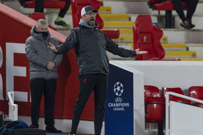 Juergen Klopp narzeka na sędziowanie. "To największy żart na świecie. Inne drużyny dostałyby rzuty karne"
