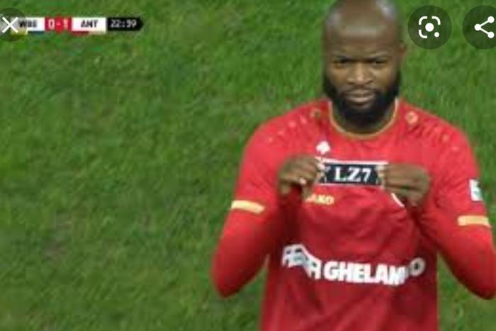 Piłkarz Antwerpii chciał wymusić zgodę na transfer. Na trening przyszedł w koszulce innego klubu