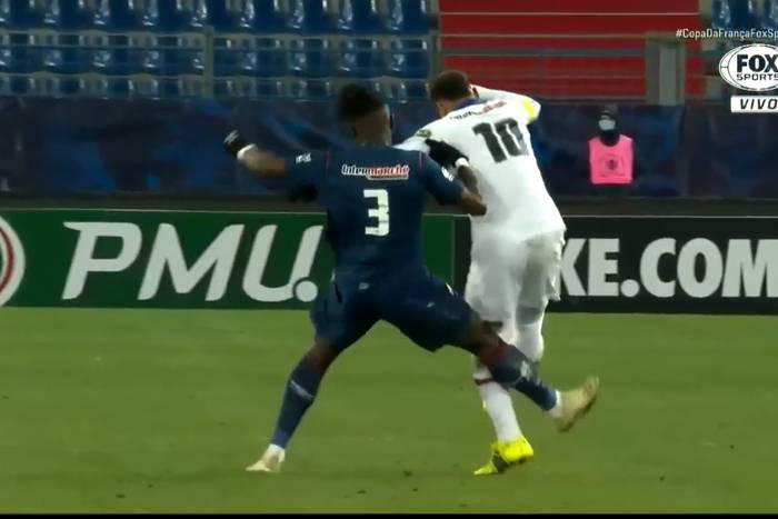 Kontuzja Neymara w meczu Pucharu Francji! Brazylijczyk padł jak rażony piorunem [WIDEO]