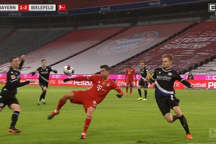 Robert Lewandowski z golem przeciwko Arminii! Sześć bramek w Monachium, Bayern stracił punkty [WIDEO]