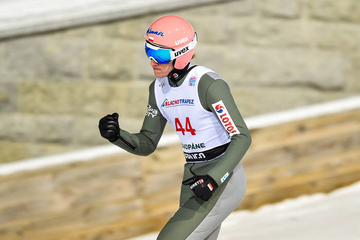 Skoczkowie rozpoczęli MŚ w Oberstdorfie. Daleki skok Dawida Kubackiego na pierwszym treningu
