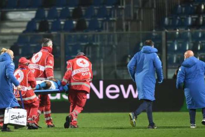 Groźne sceny w meczu Atalanta-Napoli. Nieprzytomny napastnik został przewieziony do szpitala