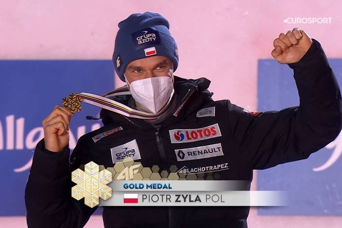 Piotr Żyła odebrał złoty medal za mistrzostwo świata. "Przemykały mi te wszystkie lata" [WIDEO]