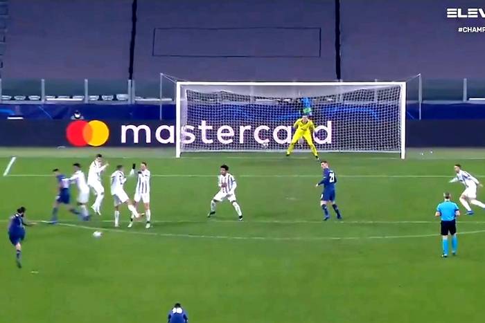 Andrea Pirlo skomentował bramkę straconą z rzutu wolnego. "To był błąd, który zwykle się nie zdarza" Andrea Pirlo skomentował bramkę straconą z rzutu wolnego. "To był błąd, który zwykle się nie zdarza"