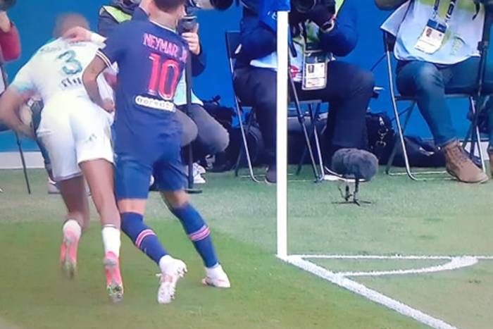 Neymar wyleciał z boiska, Lille pokonało PSG! Paryżanie coraz bliżej utraty mistrzostwa [WIDEO]